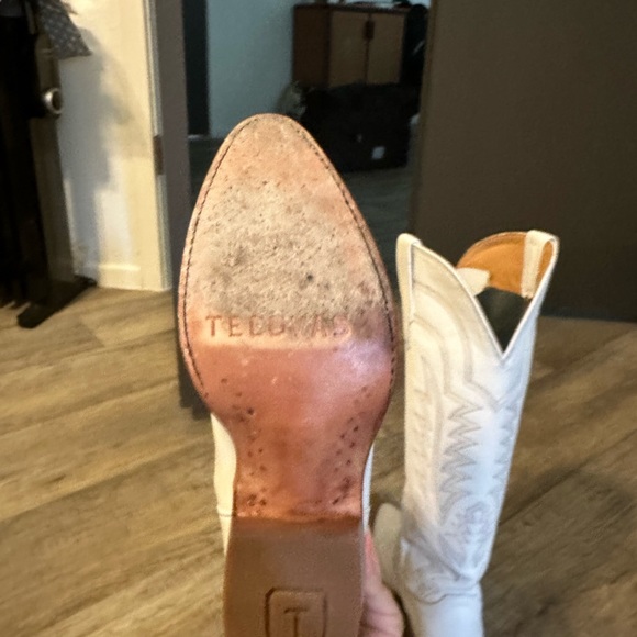 The Abby Tecovas women’s boots only used twice - Picture 3 of 7